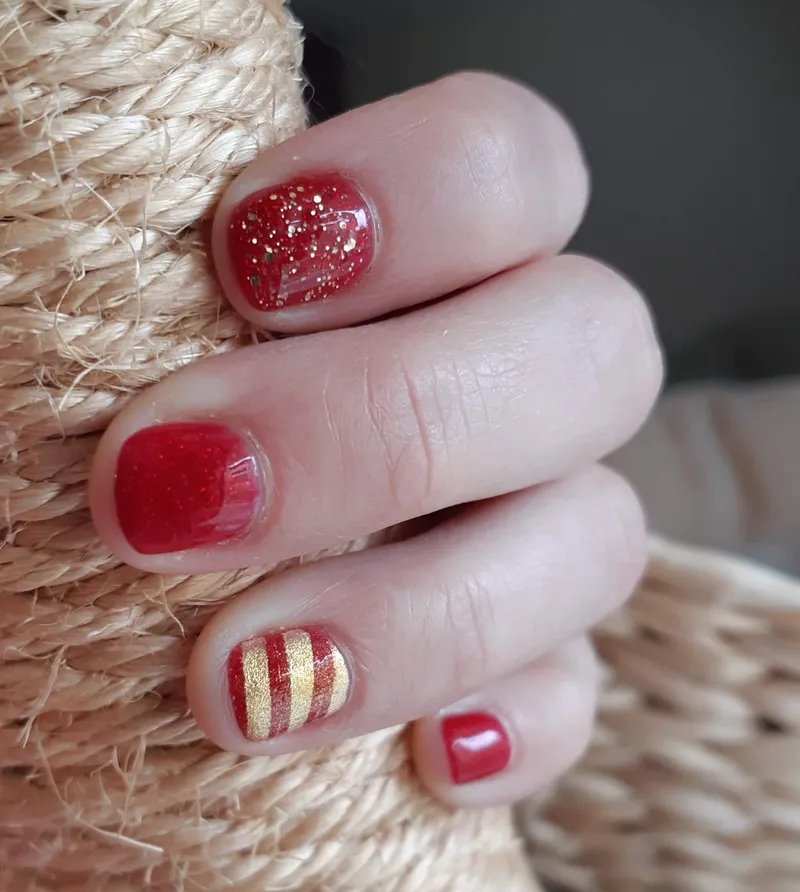 Pose vernis semi-permanent nail art thème de Noël